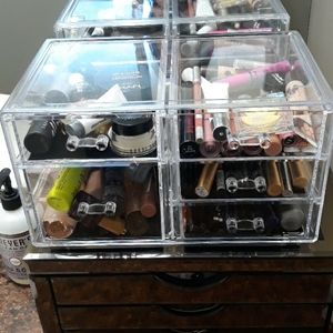 Makeup organizer
